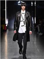 Versace: Fall/Winter 2019/2020 Menswear at Milan Fashion Week在线观看和下载