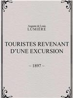 Touristes revenant d'une excursion在线观看和下载